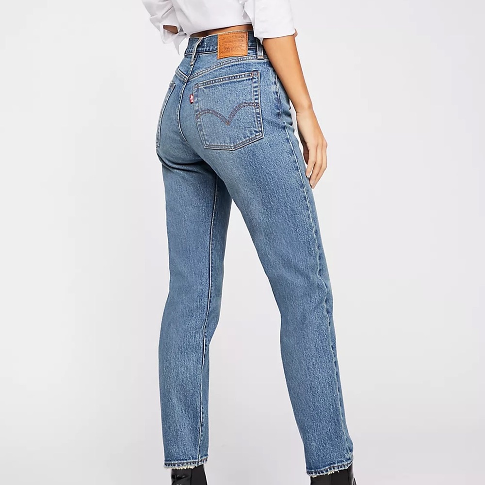 Levi’s Wedgie Straight Jeans - Medium Wash - 26